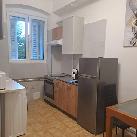 Life 75 Apartment