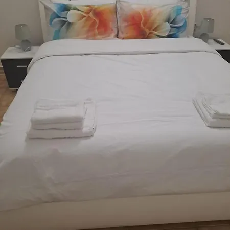 Life 75 Apartment